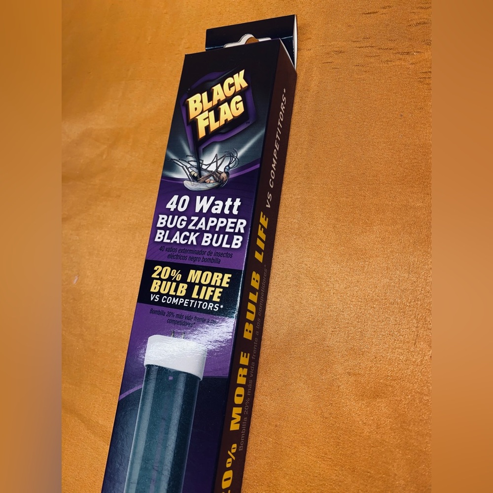Black Flag 40 Watts Bug Zapper BlackReplacement Bulbs New in Box.